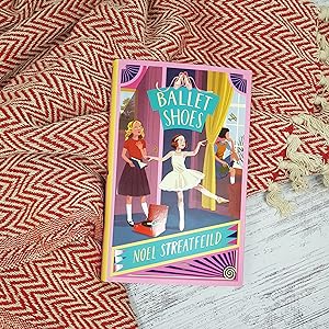 C128　Ballet Shoes  Noel Streatfeild  75th Anniversary Edition　洋書　ハードカバー Ballet Shoes (A Puffin Book) : Streatfeild, Noel: Amazon.co