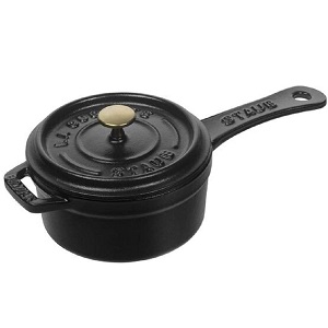 Staub ストウブ　スモール　ソースパン　10cm グレー　ブラック　片手鍋 Amazon｜ストウブ(Staub) 「 スモール ソースパン グレー 10cm