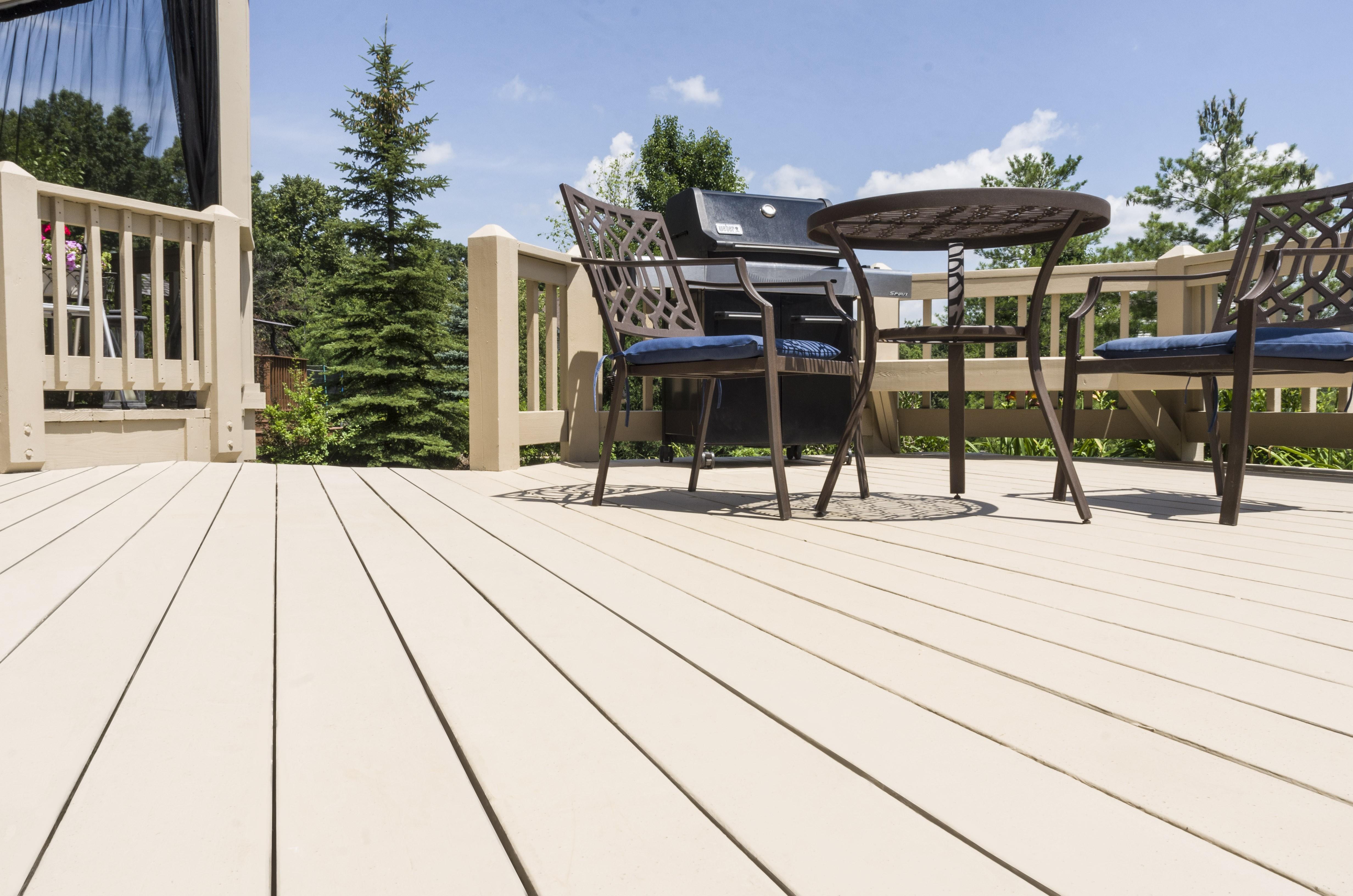 RustOleum 319383 Rocksolid 20X Deck Resurfacer, 1 Gallon, Gray, Stain