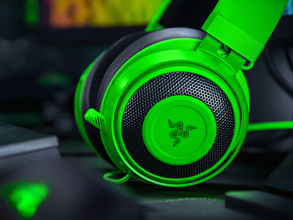 Nintendo Switch RAZER KRAKEN GREEN Immersive audio experience with Razer Kraken V4 X wired headset.