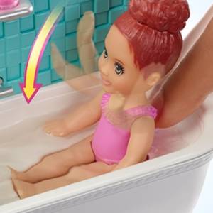 Barbie Bambola Skipper Babysitter con Vasca da Bagno, Bambina che Muove le Braccia e Accessori