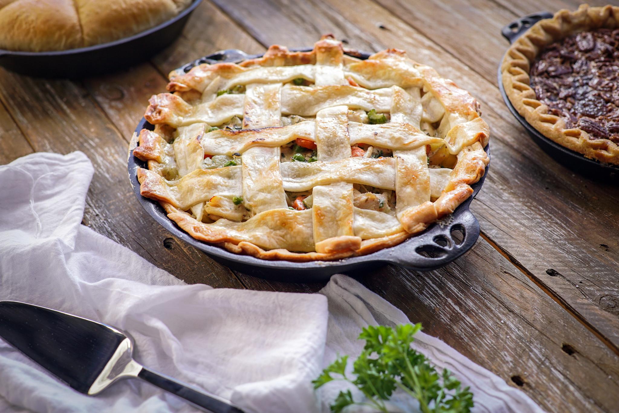 Camp Chef True Seasoned Cast Iron Pie Pan 10" CIPIE10 Amazon.ca Home