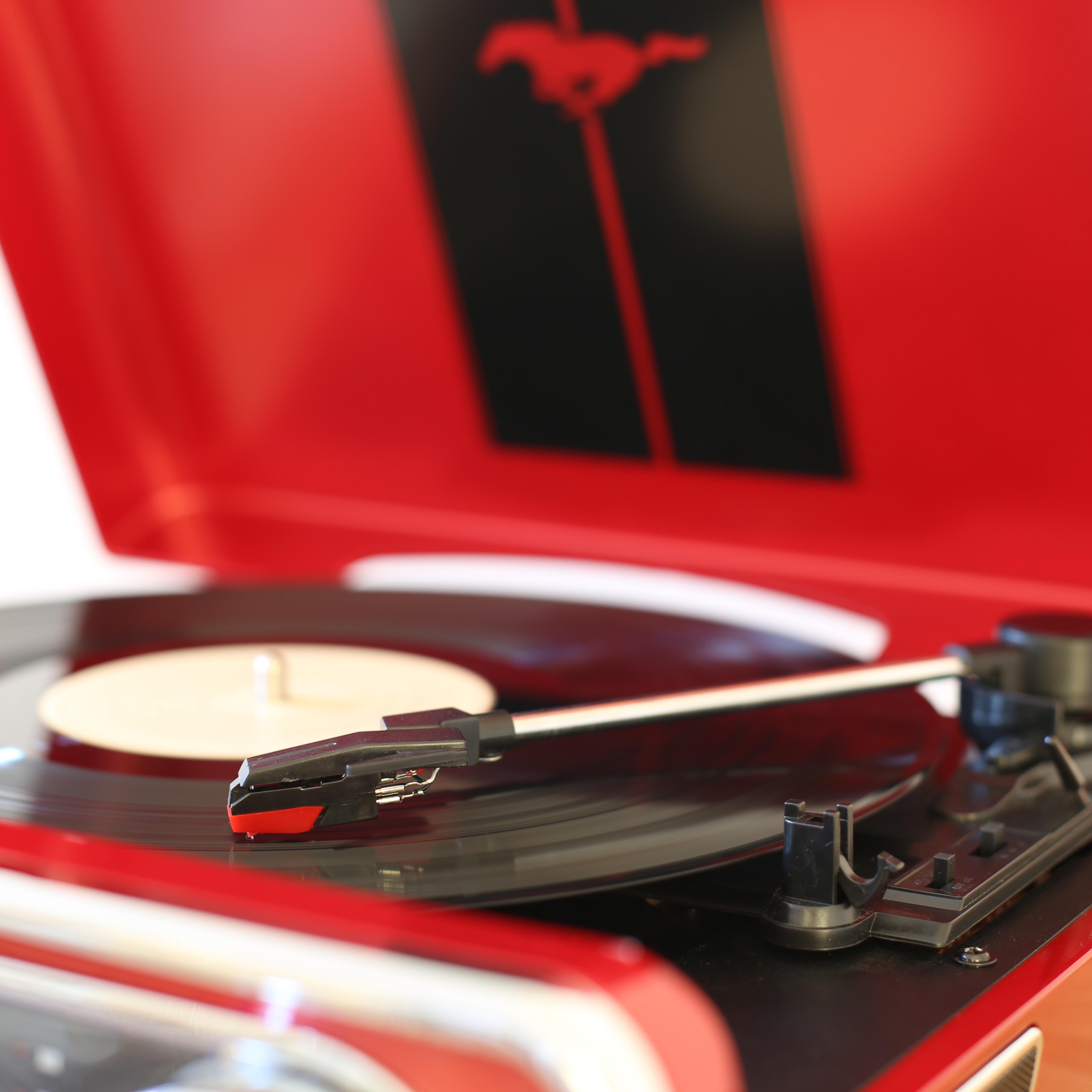 Ion Audio Mustang LP Ford 4in1 Classic Car Styled Music