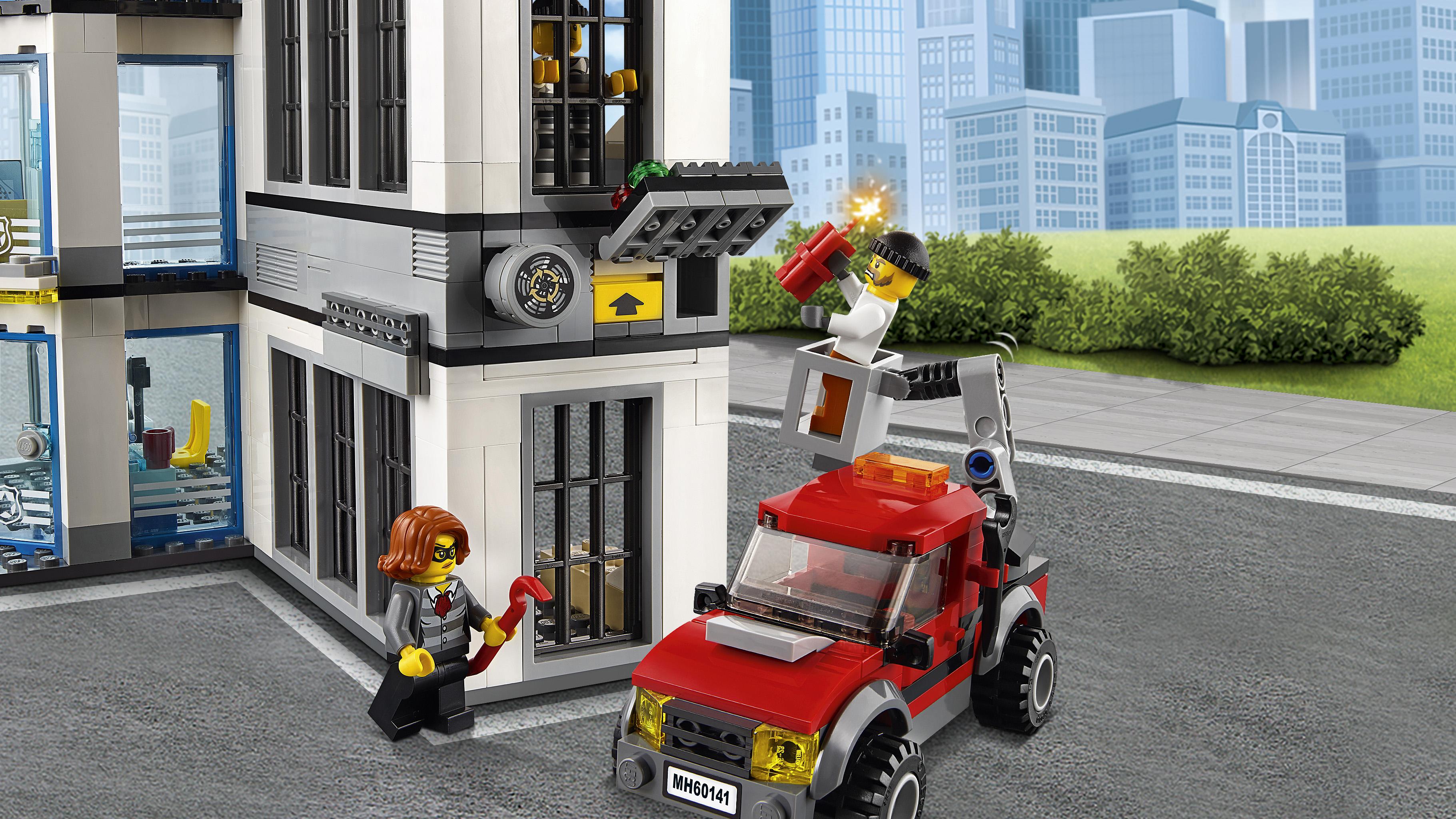 LEGO City 60141 - Polizeiwache, Cooles Spielzeug für Kinder: Amazon.de