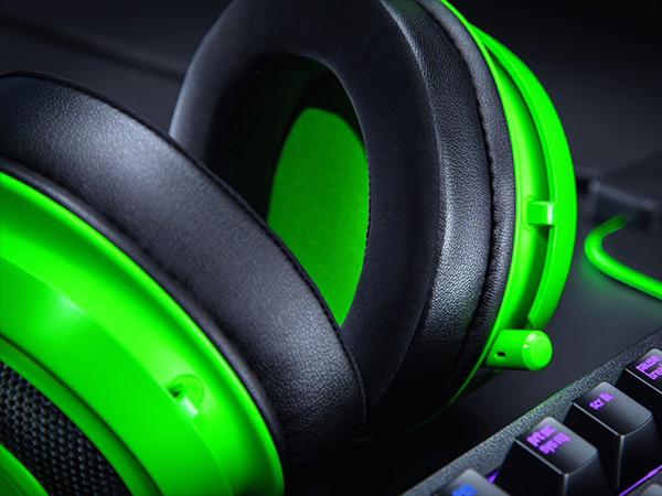 Nintendo Switch RAZER KRAKEN GREEN Immersive audio experience with Razer Kraken V4 X wired headset.