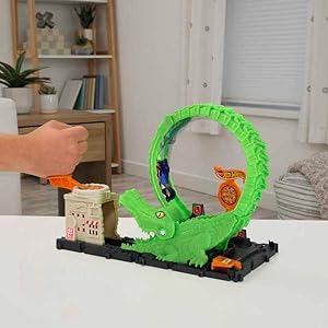 Hot Wheels Gator Loop Attack Playset with Track Connections