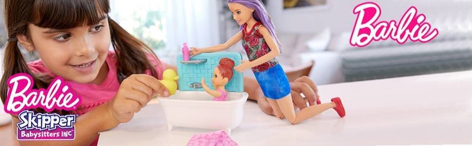 Barbie Bambola Skipper Babysitter con Vasca da Bagno, Bambina che Muove le Braccia e Accessori