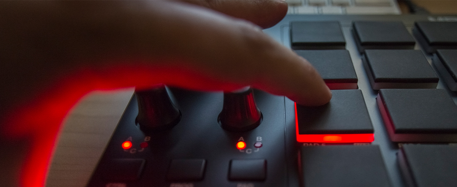 AKAI Professional MPD218 USB MIDI Pad Controller and Drum Machine