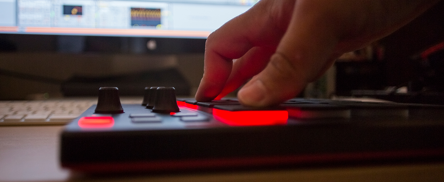 AKAI Professional MPD218 USB MIDI Pad Controller and Drum Machine