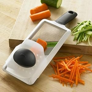 Amazon｜OXO 野菜 ハンディ スライサー｜ピーラー・皮むき器