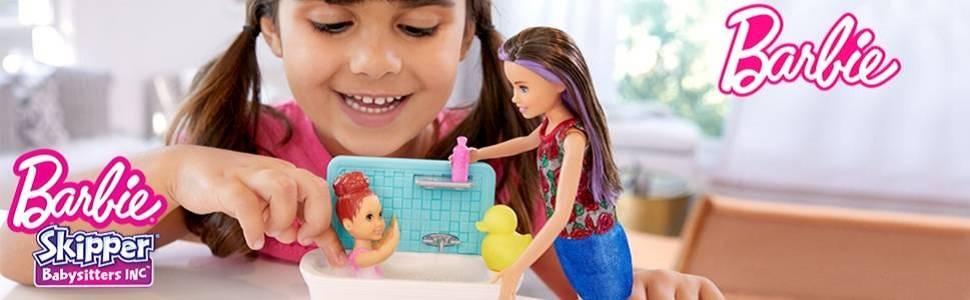 Barbie Bambola Skipper Babysitter con Vasca da Bagno, Bambina che Muove le Braccia e Accessori