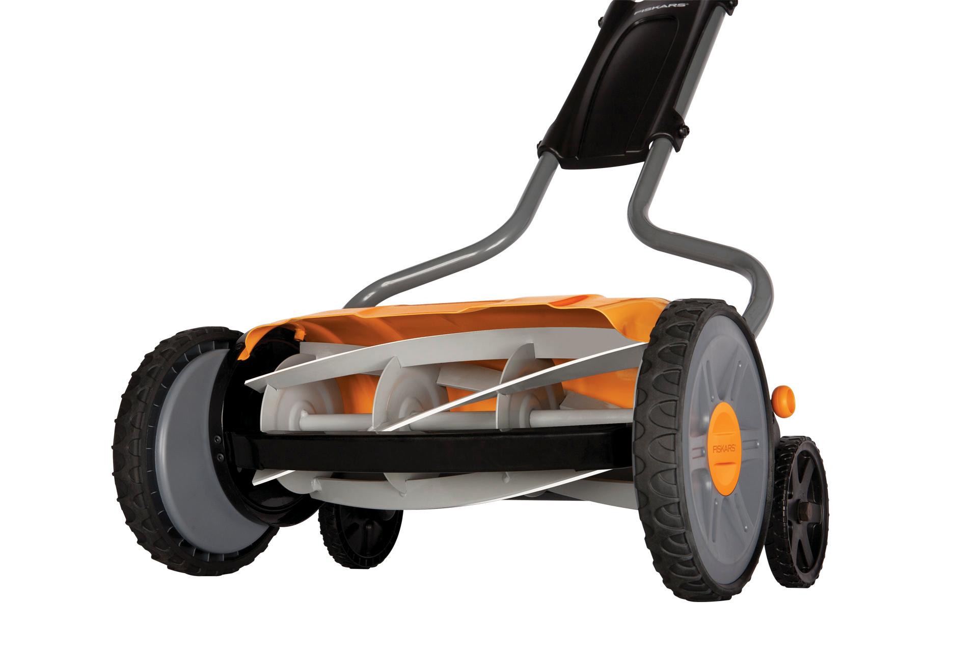 Fiskars 17 Inch StaySharp Plus Reel Mower (6207) Walk