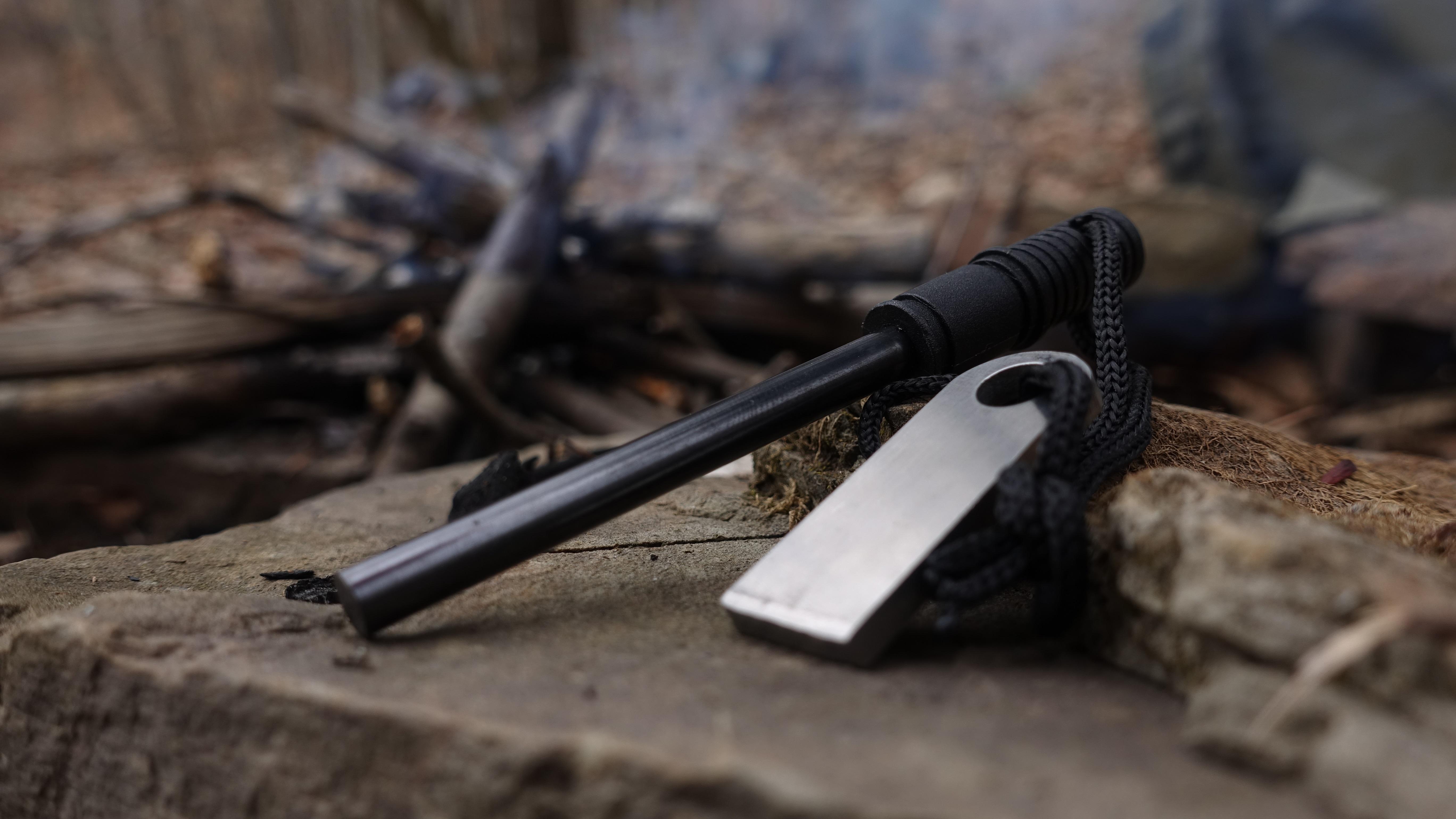 Schrade SCHFS1 Large Ferro Rod with Striker Plate and