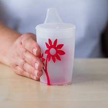Ornamin;Pflegegeschirr;Trinkbecher;Antirutsch;Kinderbecher;selbstständig;Handicap;Alltagshilfe;