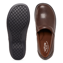 eastland constance women's clogs