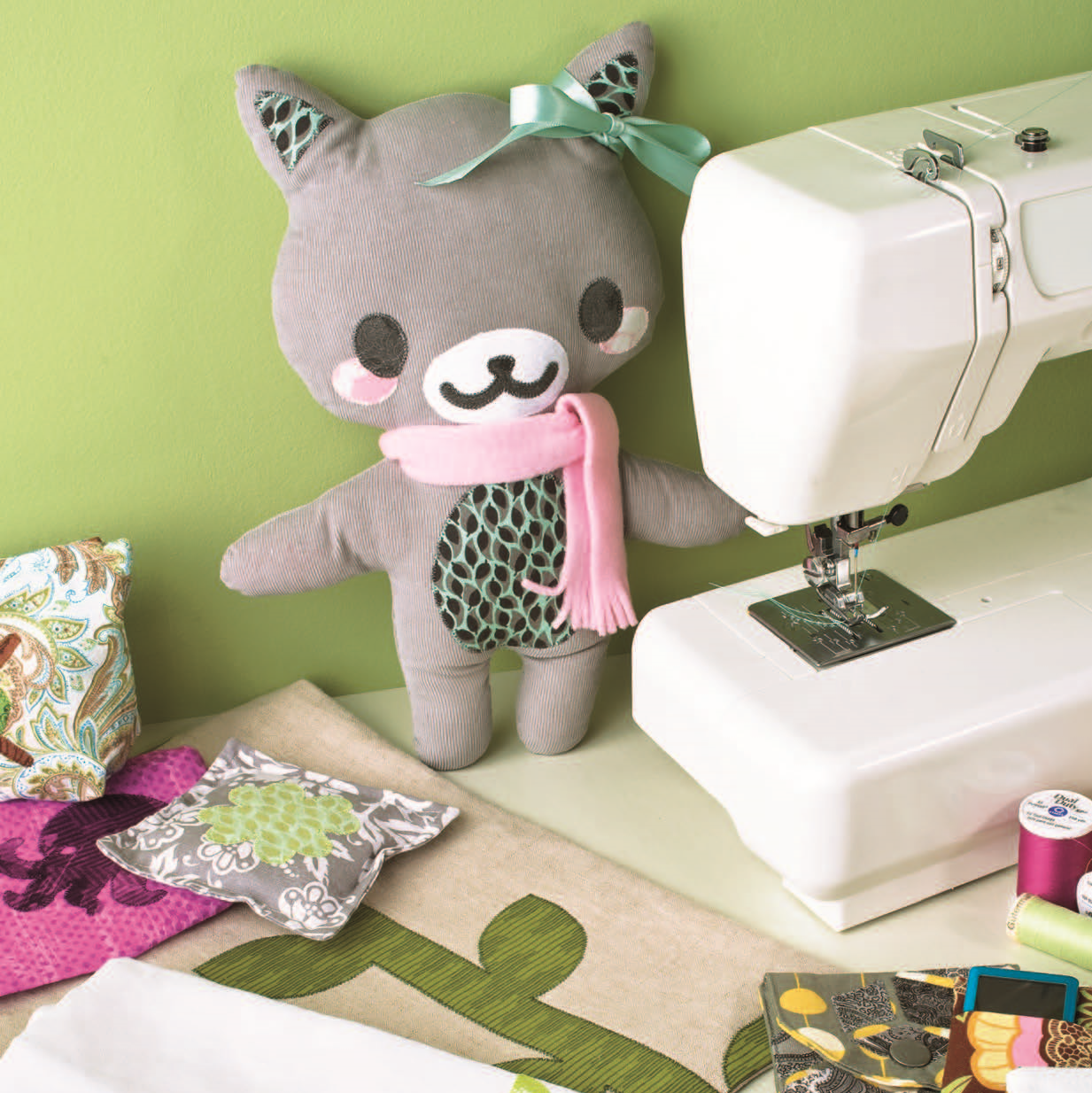 Sew Me! Sewing Basics Simple Techniques and Projects for FirstTime