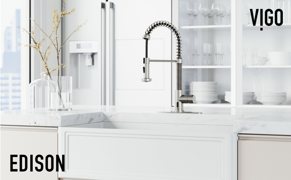 VIGO Edison SingleHandle PullDown Sprayer Kitchen Faucet with Deck Plate and Touchless Sensor