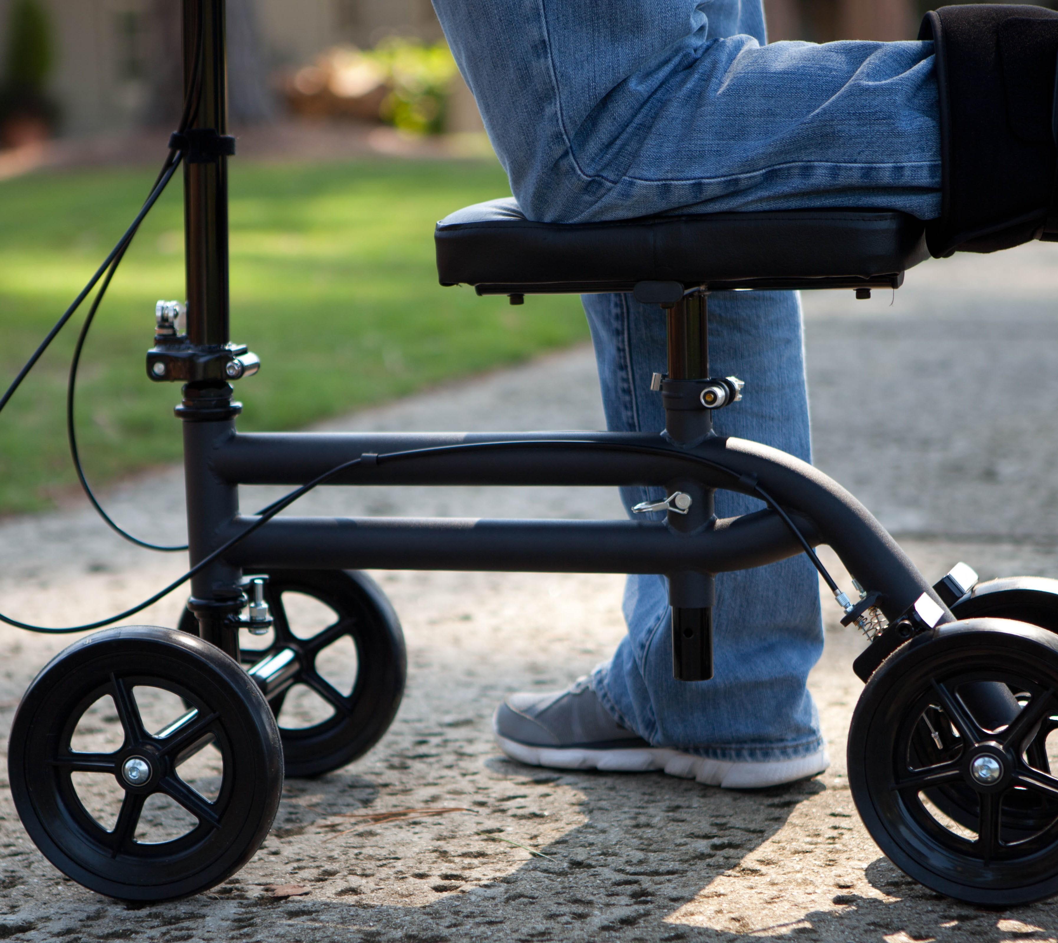 KneeRover Economy Knee Scooter Steerable Knee Walker Crutch Alternative