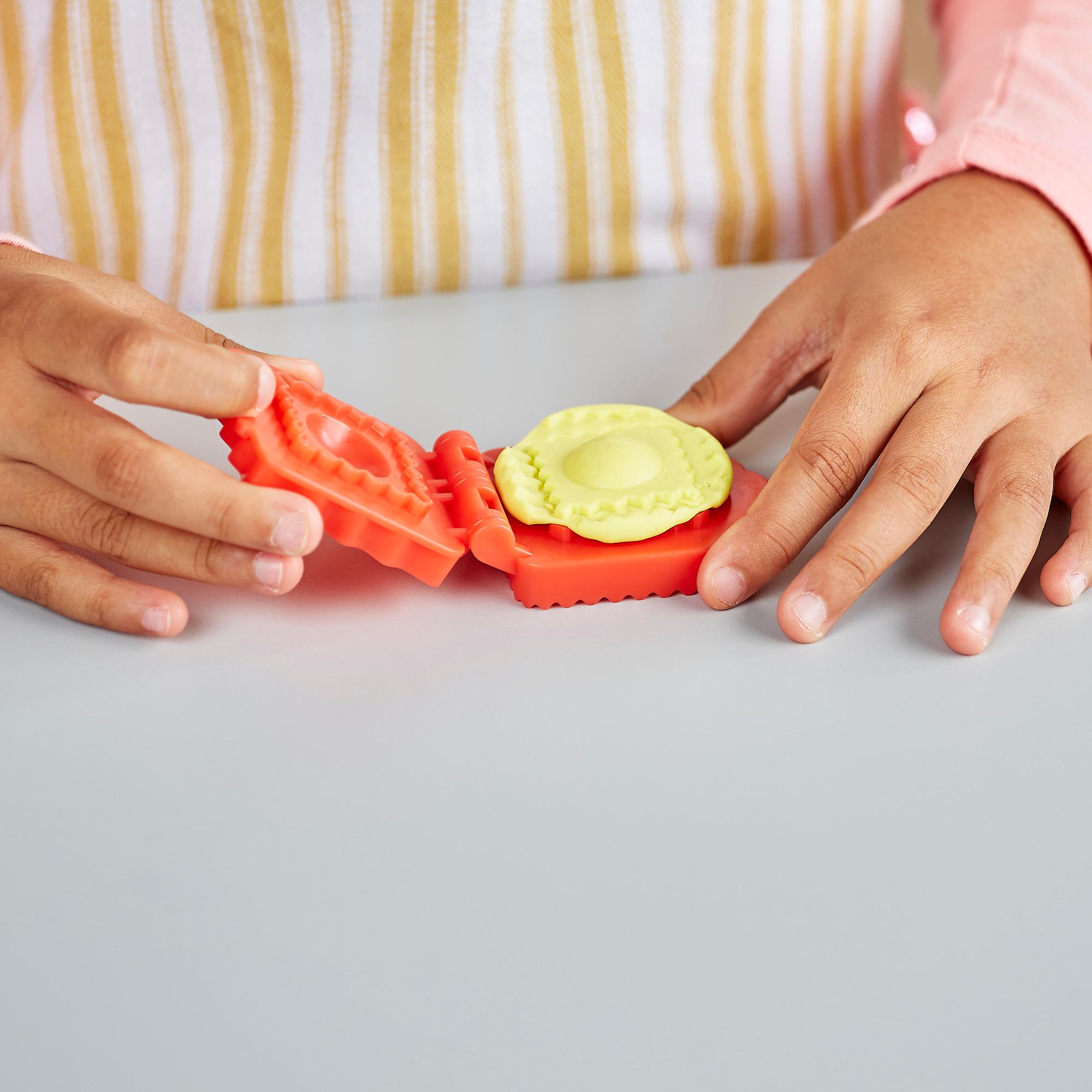 PlayDoh Noodle Makin Mania Set, Dough Amazon Canada