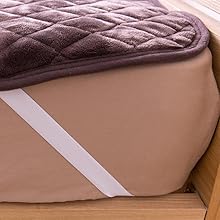 4隅にずれ防止用ゴムパッド付き