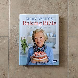 Mary Berry's Baking Bible: Over 250 Classic Recipes: Amazon.co.uk ...