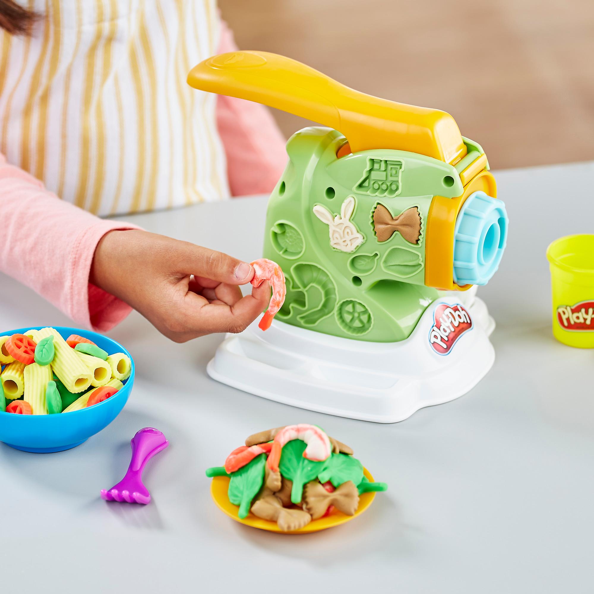 PlayDoh Noodle Makin Mania Set Toys & Games