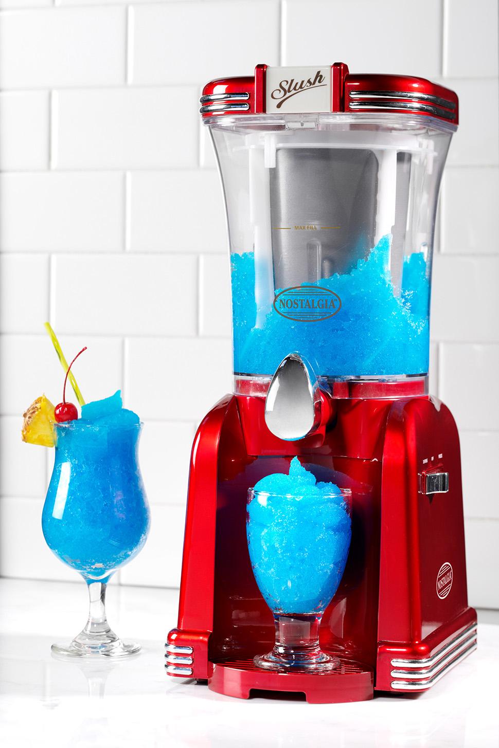 Nostalgia RSM650 32Ounce Slush Drink Maker, Retro Red