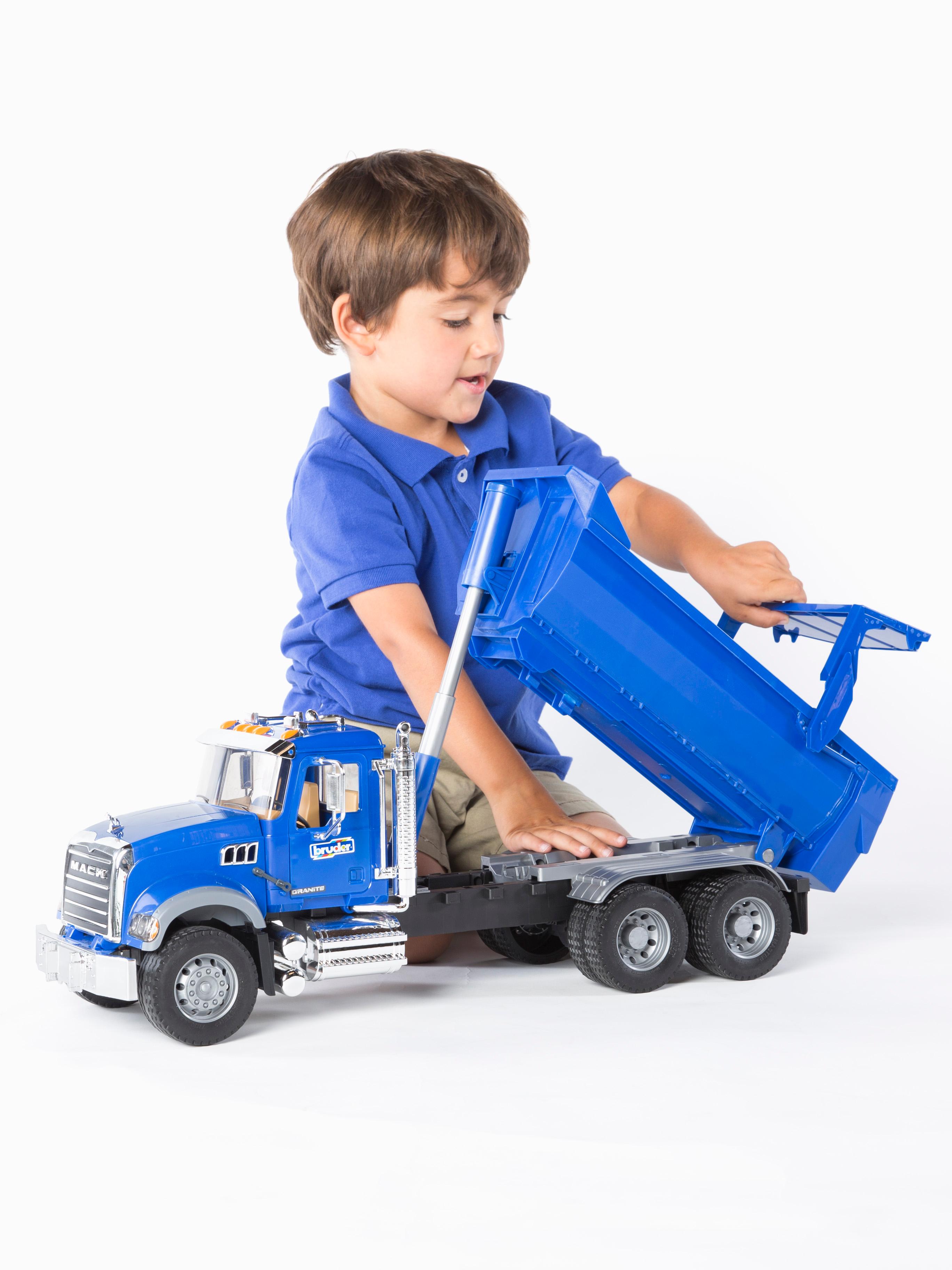 bruder mack granite halfpipe dump truck