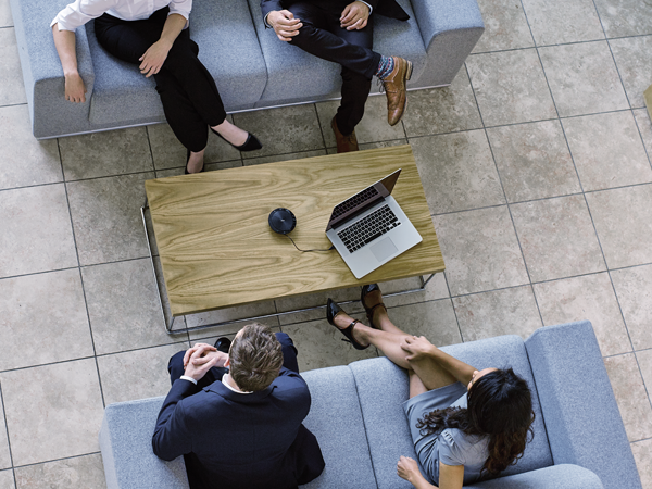 Connect in seconds to laptop, smartphone and tablet via USB or Bluetooth.