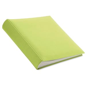 The high-quality fabric of the cover is pleasant to the touch.