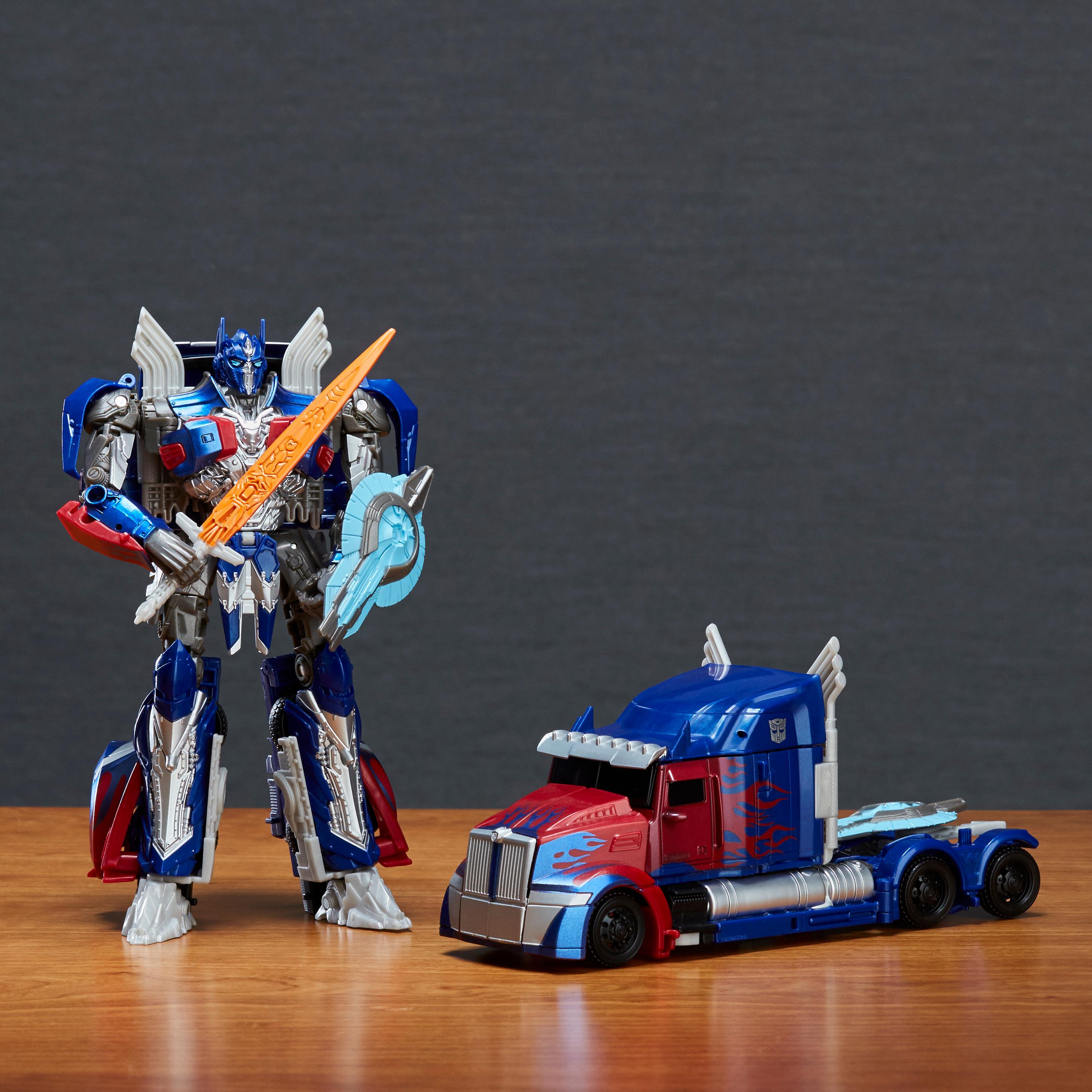 Transformers The Last Knight Premier Edition Voyager Class Optimus Prime, Figures Amazon Canada