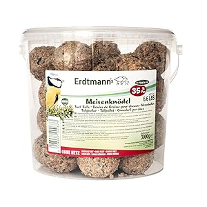 35 Meisenknödel ohne Netz im Eimer 