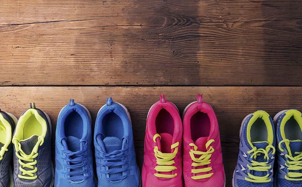 Shoe spray that protects shoes and eliminates smell