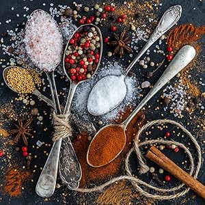 löffel Bunter Pfeffer salz Gewürze Zimt Zimtstangen Anis schinusbeeren bunt