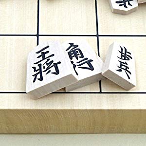 ★ニジマス★ 新桂2寸足付将棋盤セット(白椿上彫駒) Amazon | 将棋セット 新桂2寸足付将棋盤と白椿上彫駒のセット
