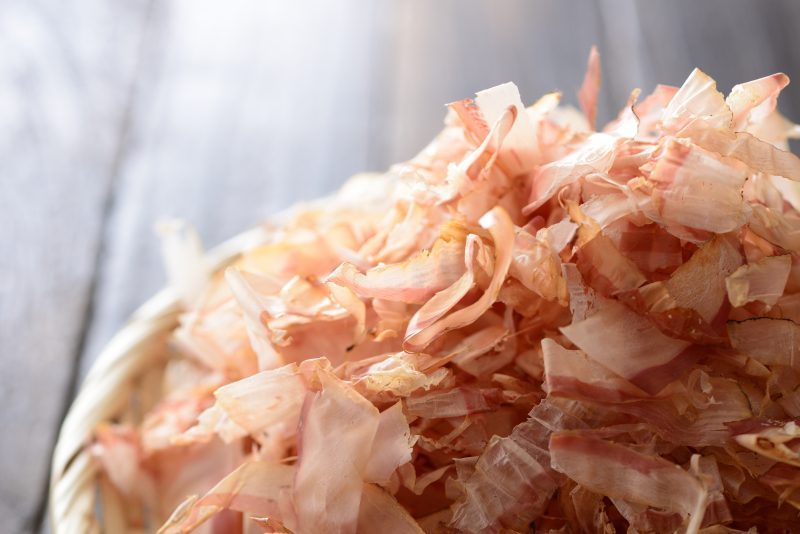 天然羅臼昆布 1kg 枕崎産荒本鰹節原料 花かつお 1kg 天然羅臼