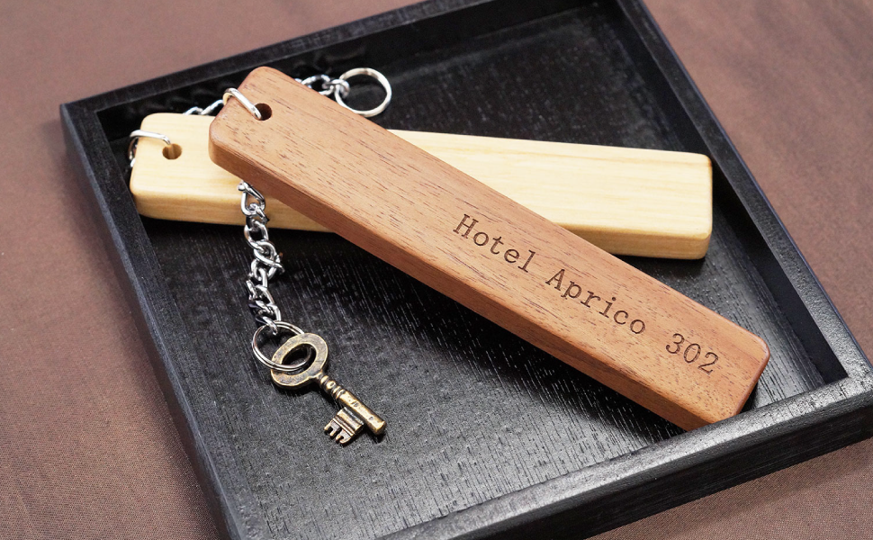 Amazon.co.jp きざむ 名入れ ルームキー キーホルダー 木製 ギフト ウォルナット ホーム＆キッチン