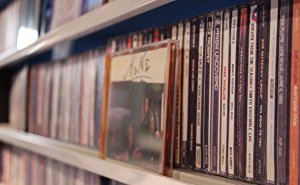 CDストッカー収納 CD DVDラック ダークブラウン 棚 ディスプレイ CDラック CDストッカー 最大CD540枚 DVD232枚 収納できる 壁面