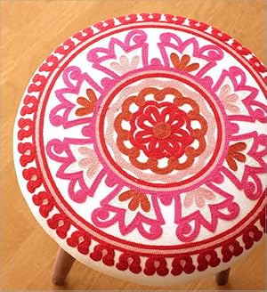 木脚スツール 刺繍 ピンク赤 木脚スツール 刺繍 ピンク赤