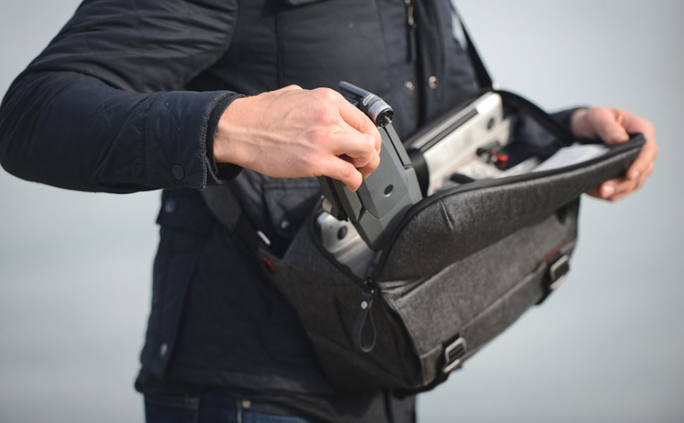 Amazon.com : Peak Design Everyday Sling Case Charcoal