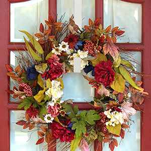 front door wreath hanger, white metal hook, clothing hood, closet hooks