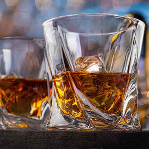 dishwasher safe, lead free glass whisky decanter for alcohol, ultra clear crystal bourbon decanter