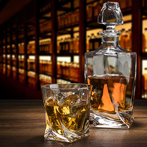 crystal whiskey decanter set and 4 glasses, whiskey gift set with wooden box, engraved whiskey set