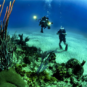 GJT GP1R Action Camera 4K Sports WiFi Camera,12MP Ultra HD Camera 30M Waterproof DV Camcorder 2 Inch LCD Screen, 170 Degree Wide Angle Lens,with ...