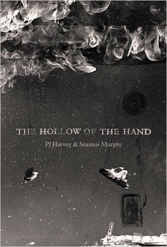 絶版 PJ Harvey 「The Hollow of the Hand」大型本 The Hollow of the Hand by P.J. Harvey | Goodreads