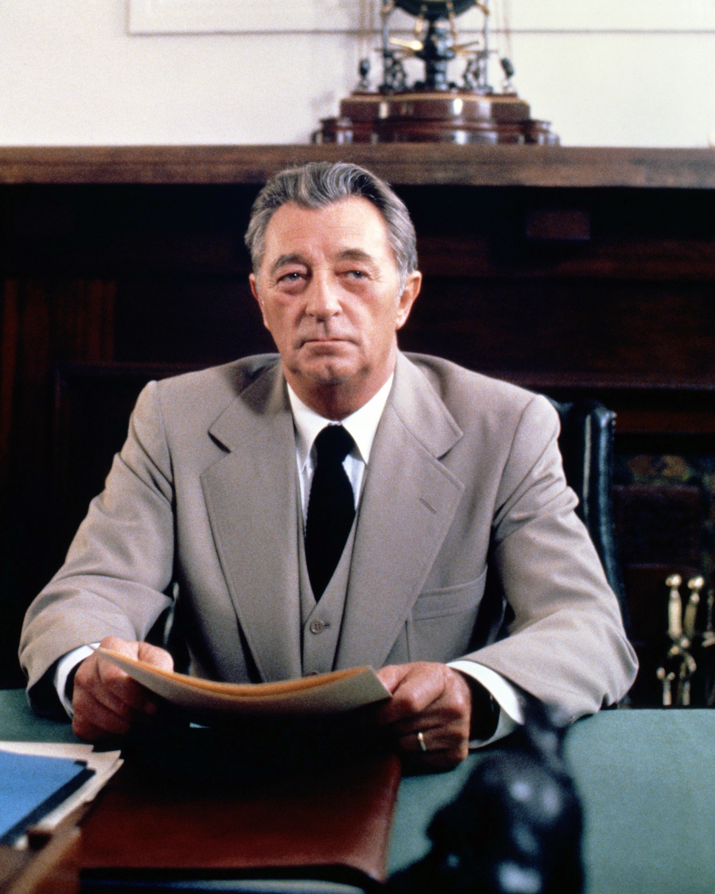 Robert Mitchum: Movies, TV, and Bio