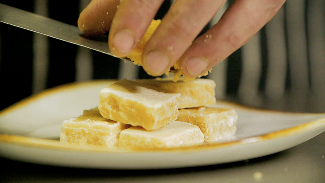 Bizarre Foods: Delicious Destinations