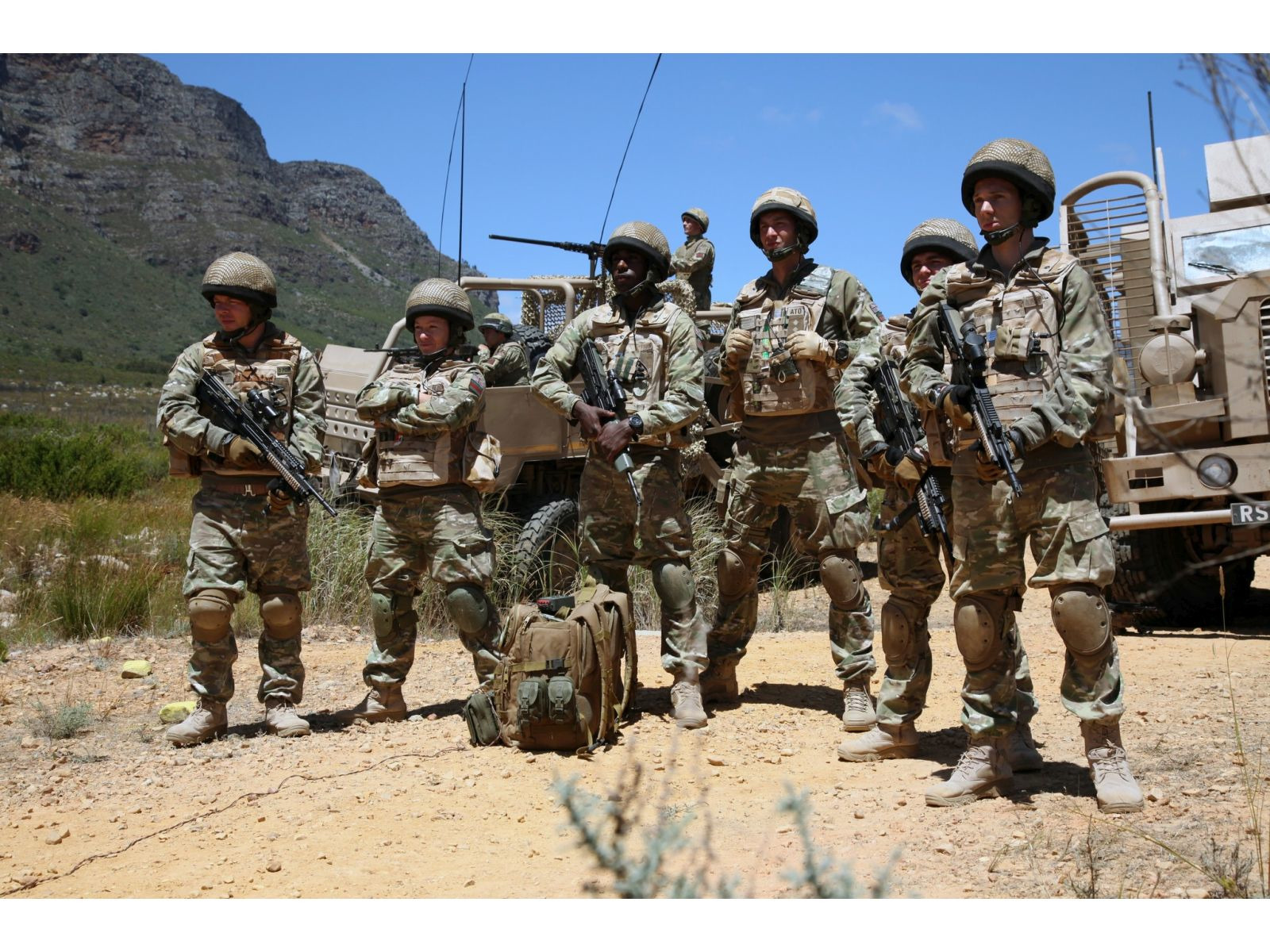 ブルーストーン42 爆発物処理班 DVD-BOX Amazon.co.jp: ブルーストーン42 爆発物処理班 全7枚 第1話～第