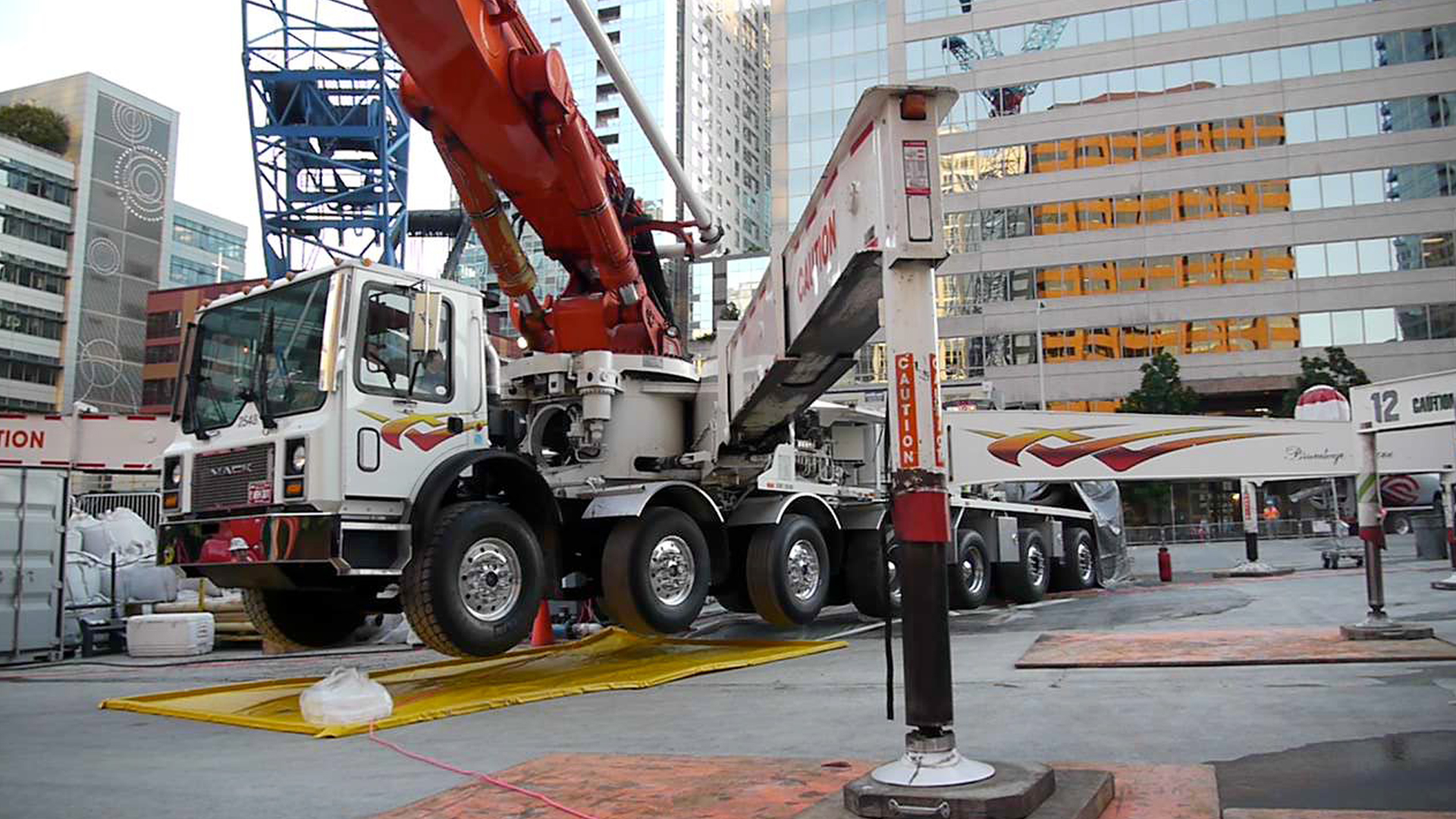 ●BOOM TOWN Prime Video: Concrete Boom Pump - Truck Tunes for Kids