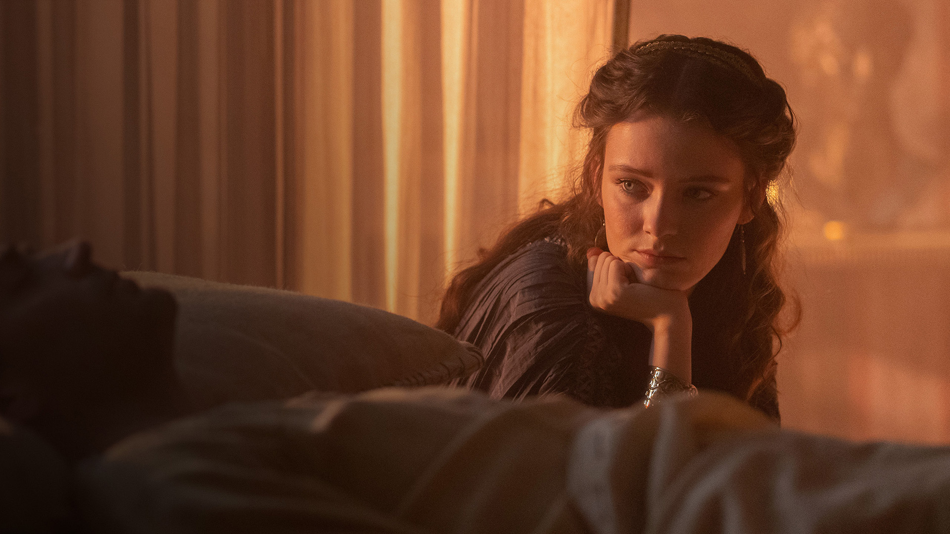 Domina sizning yuzingizda chekadi